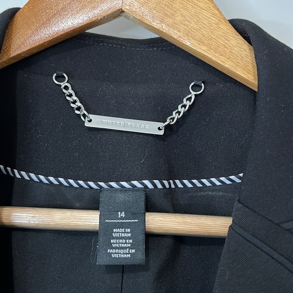 White House Black Market blazer - Picture 11 of 12